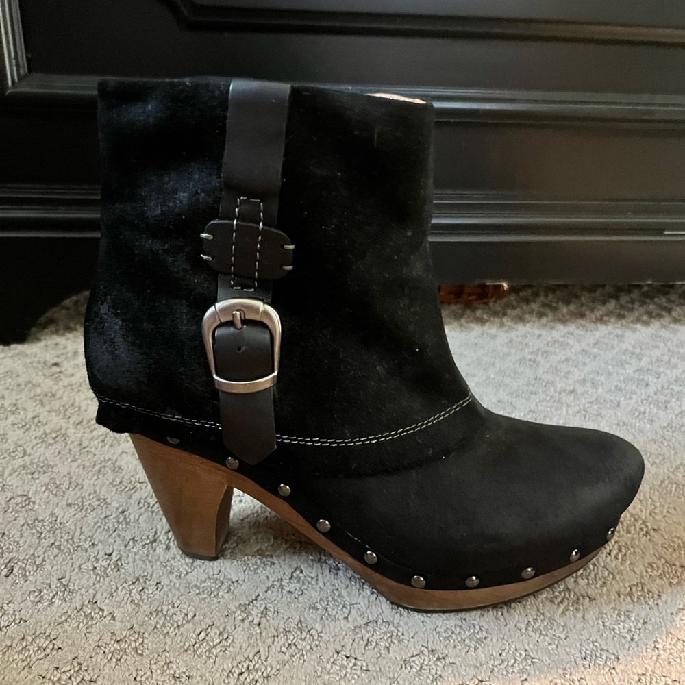 Earthies black healed boot. Womens size 8. Great used condition.